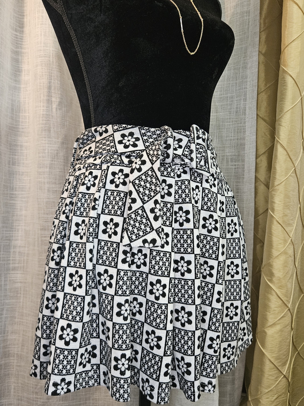 Pop Art Pleated Black & White Floral Check A-Line Skirt